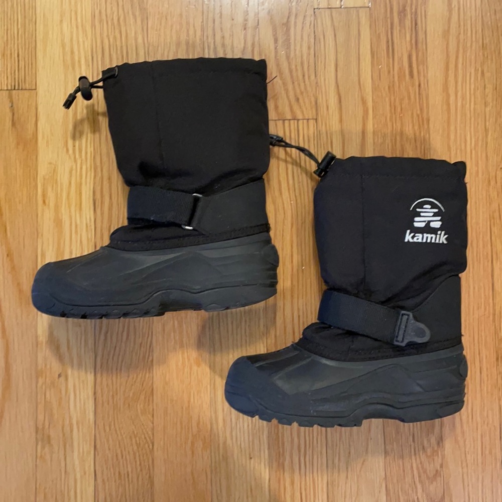 Boys Kamik snow boots, size 1